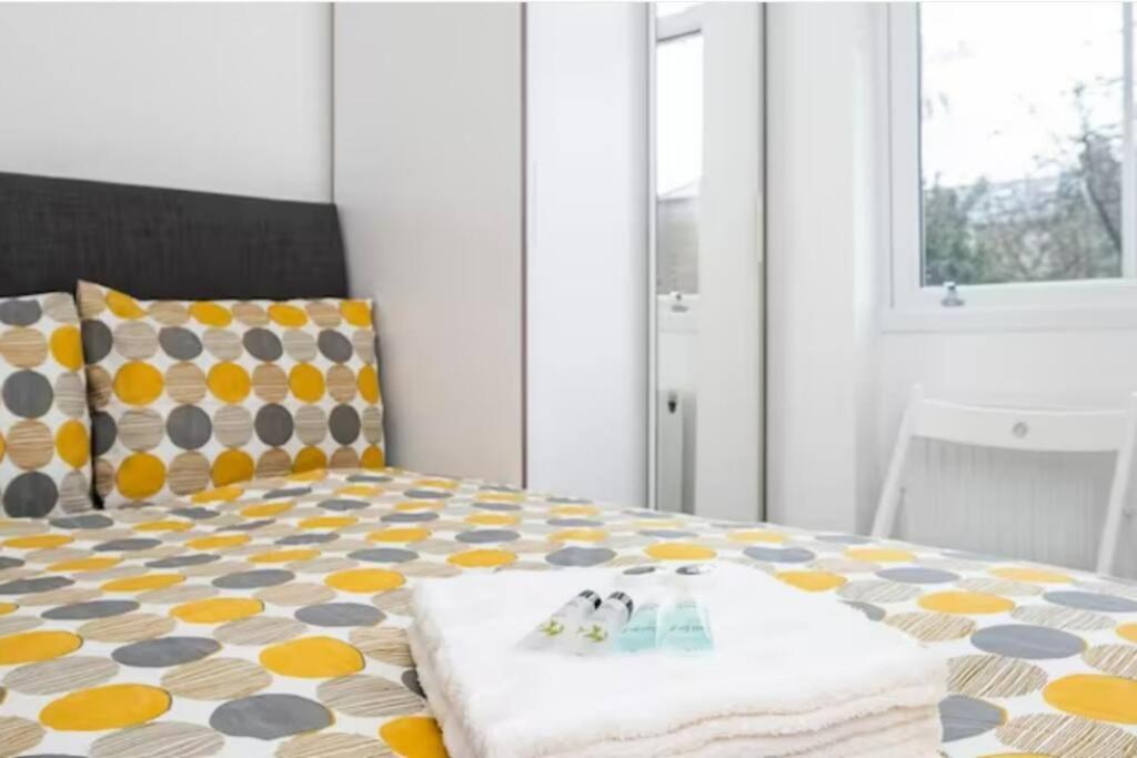 Boutique Modern Hotel Room For Two Near Tube And Bus Stations Λονδίνο Εξωτερικό φωτογραφία