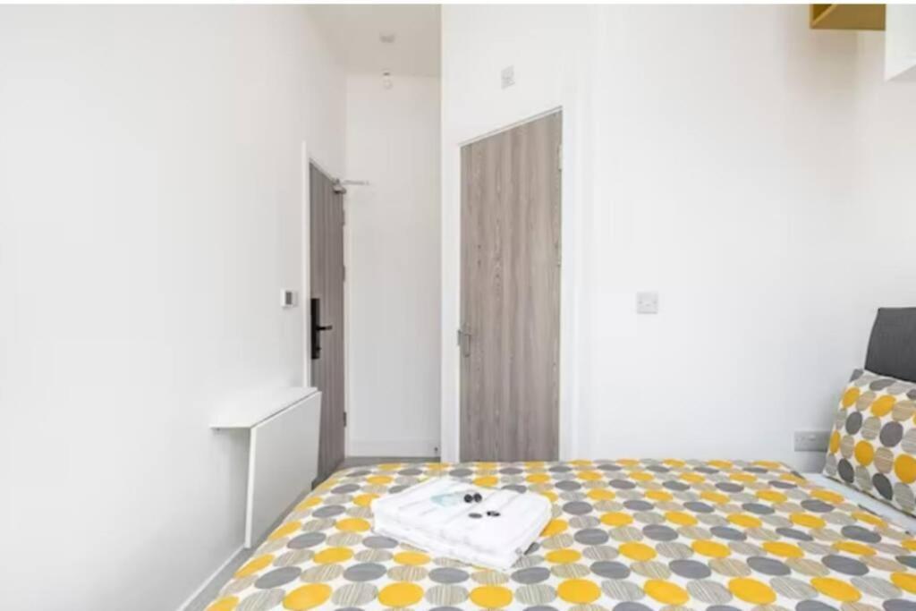 Boutique Modern Hotel Room For Two Near Tube And Bus Stations Λονδίνο Εξωτερικό φωτογραφία