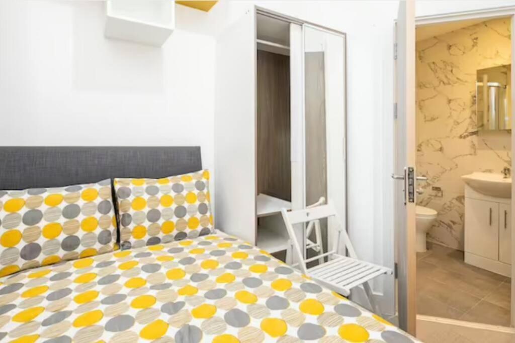 Boutique Modern Hotel Room For Two Near Tube And Bus Stations Λονδίνο Εξωτερικό φωτογραφία