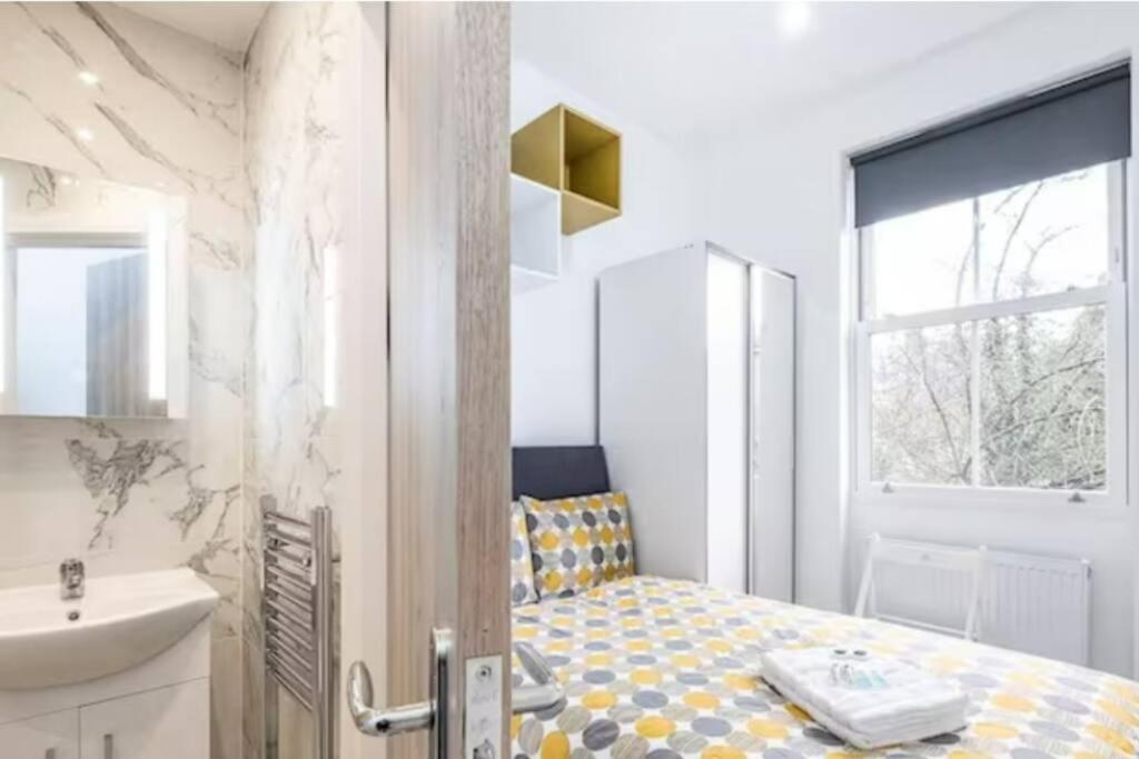 Boutique Modern Hotel Room For Two Near Tube And Bus Stations Λονδίνο Εξωτερικό φωτογραφία
