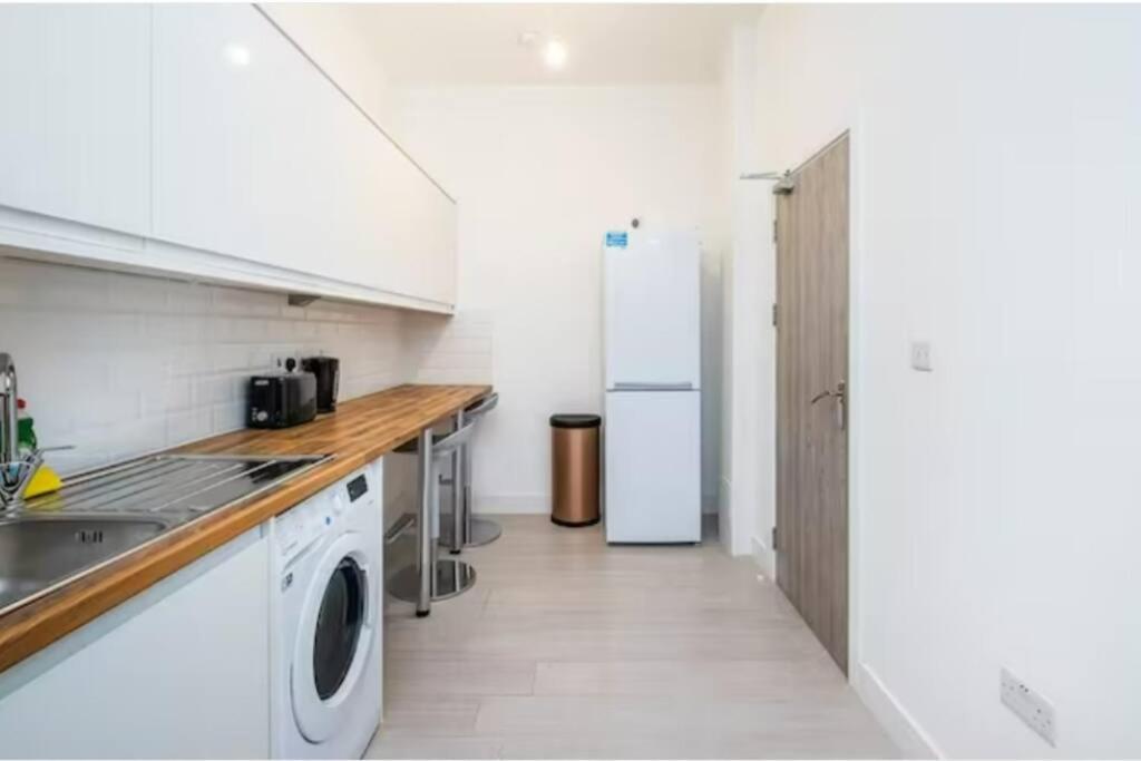 Boutique Modern Hotel Room For Two Near Tube And Bus Stations Λονδίνο Εξωτερικό φωτογραφία